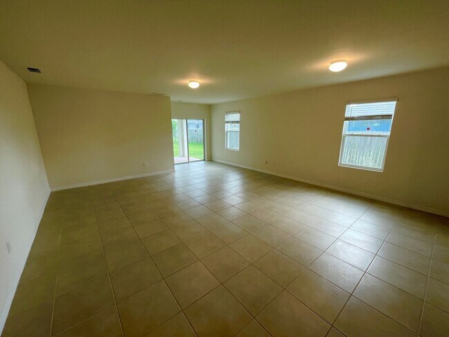 Foto del edificio - *NW Cape Coral* 3 Bedrooms * 2 Baths* 2 Ca...