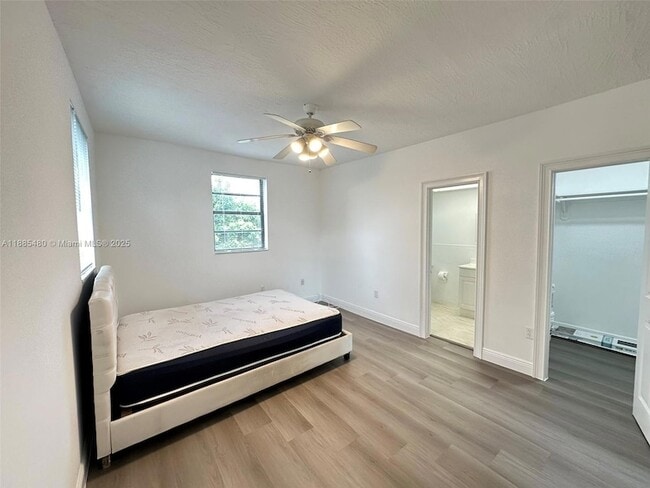 Foto del edificio - 312 SW 32nd Ave