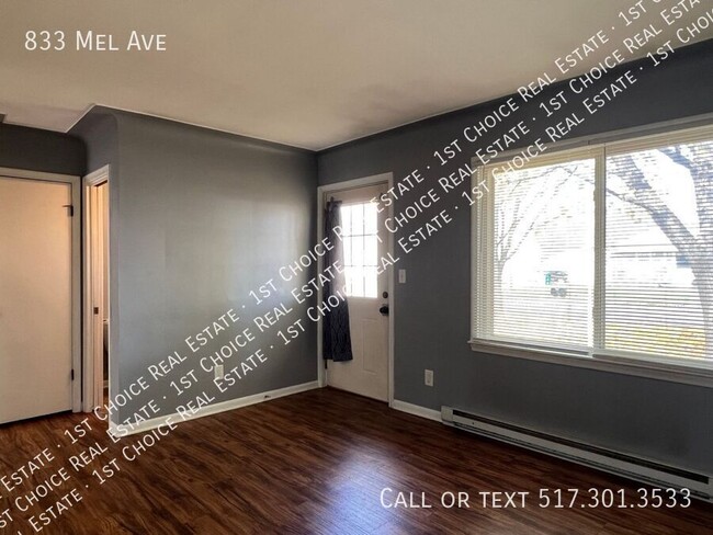 Building Photo - Well Maintained 1-BDR 1-BTH Duplex - Cat F...