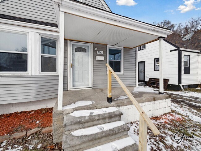 Foto del edificio - $1250 3 bedroom bungalow