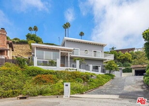 Building Photo - 1175 Las Pulgas Pl