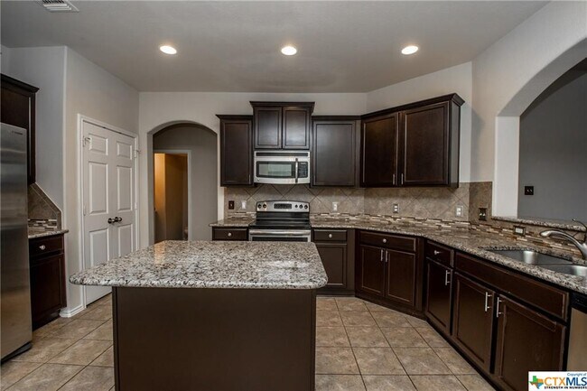 Building Photo - 1207 Fawn Lily Dr