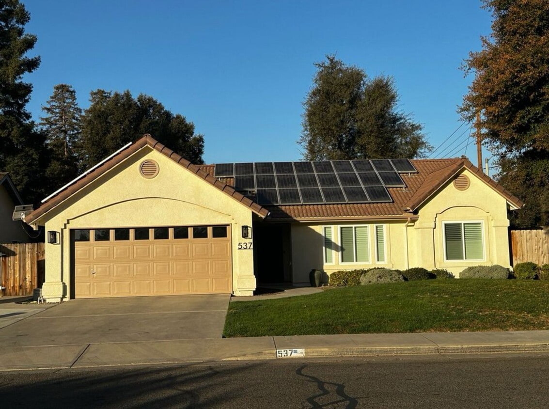 Primary Photo - Fully Furnished Home with Pool – Prime Loc...