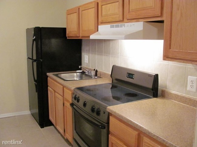 Building Photo - 3 br, 1 bath House - 1615 Allengrove St