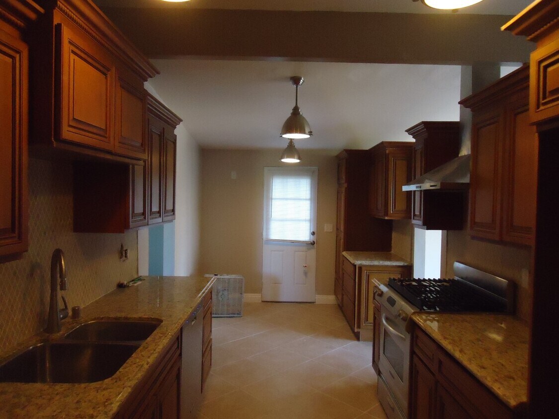 Building Photo - 5003 Rockbluff Dr