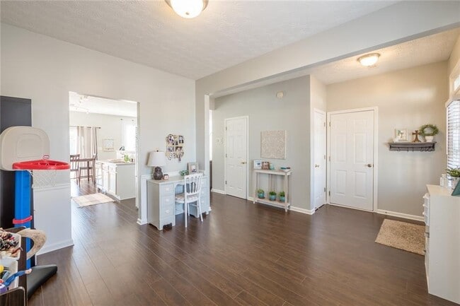 Building Photo - 3615 Beacon Ridge