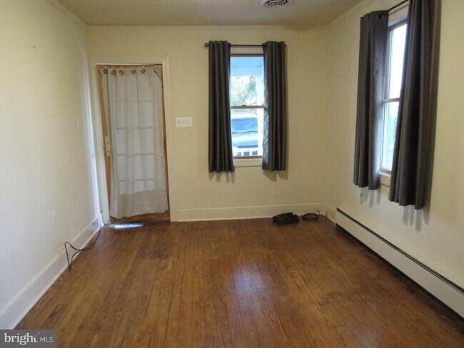 Foto del edificio - 203 W 5th Ave