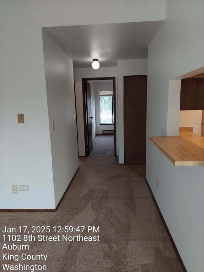 Building Photo - Auburn - Bright 2BR Auburn Condo with park...