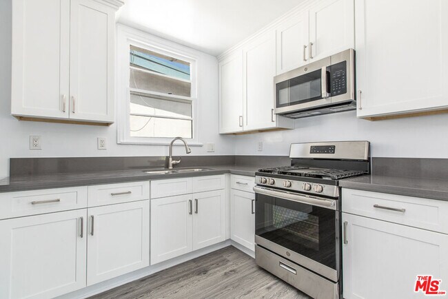 Foto del edificio - 3815 W Adams Blvd