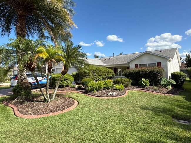 Foto del edificio - 55+ Community Living! Amazing Location!!! ...