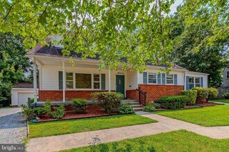 Building Photo - 9703 Stoneham Terrace