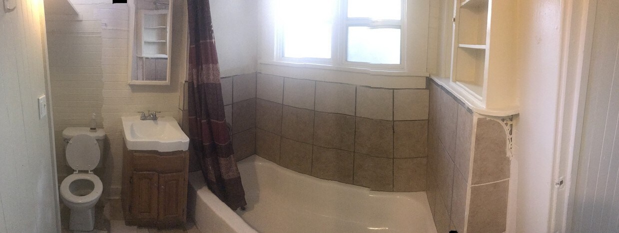 BathRoom - 845 N Los Robles Ave