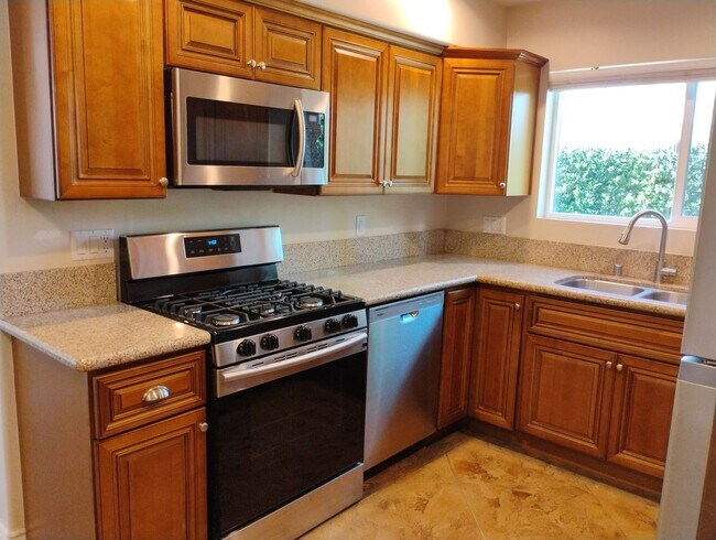 Foto del edificio - Like new 4 BR/3 Full Baths