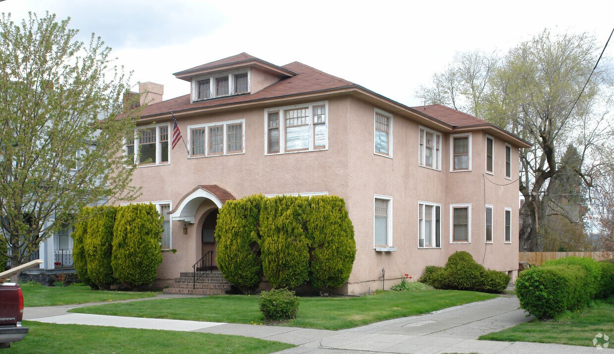 Primary Photo - 2020 W Pacific Ave