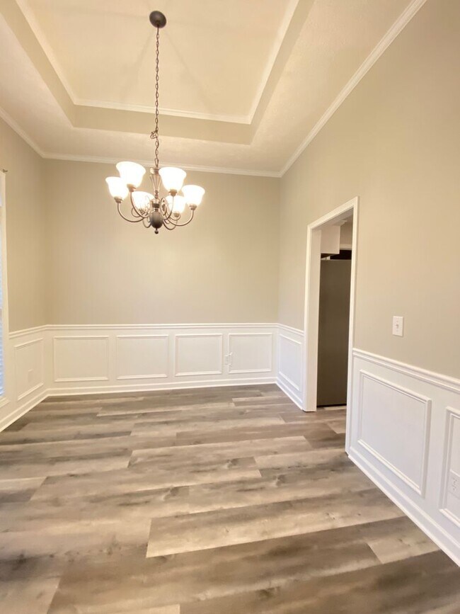 Building Photo - 3Bed/2Bath Available!