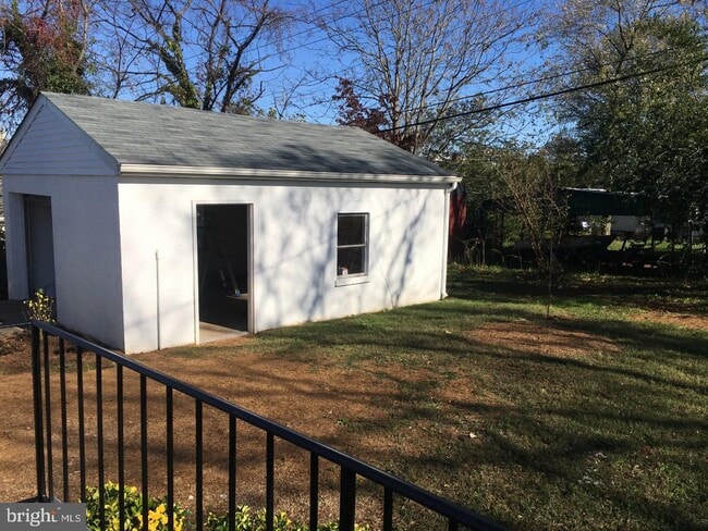 Building Photo - 458 Hanson Ave