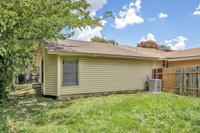 Foto del edificio - 1325 Bayou Dr