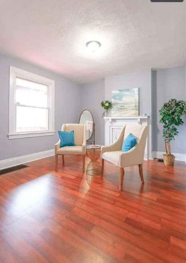 Foto del edificio - Spacious 4 Bedroom Home in Swissvale