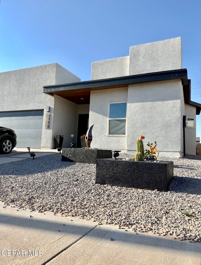 Foto del edificio - 14820 John McNeely Ave