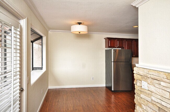 Foto del edificio - Immaculate Upper End 1 Bed 1 Bath Condo in...