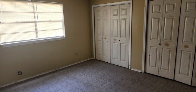 Foto del edificio - 8801 Bunker Hill Rd