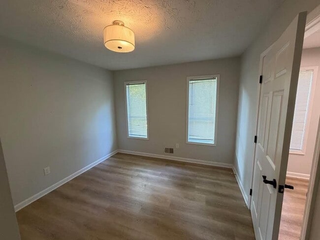 Building Photo - 2532 Hidden Hills Dr