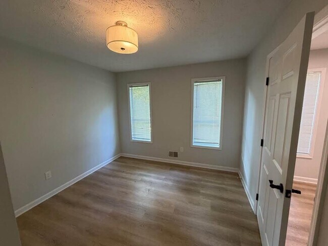 Foto del edificio - 2532 Hidden Hills Dr
