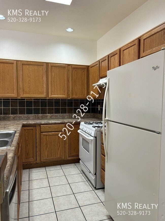 Foto del edificio - 781 N Anita Ave