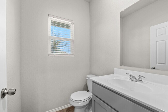 Foto del edificio - 3452 Redbud Grv