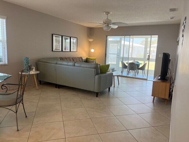 Foto del edificio - 371 Circlewood Dr