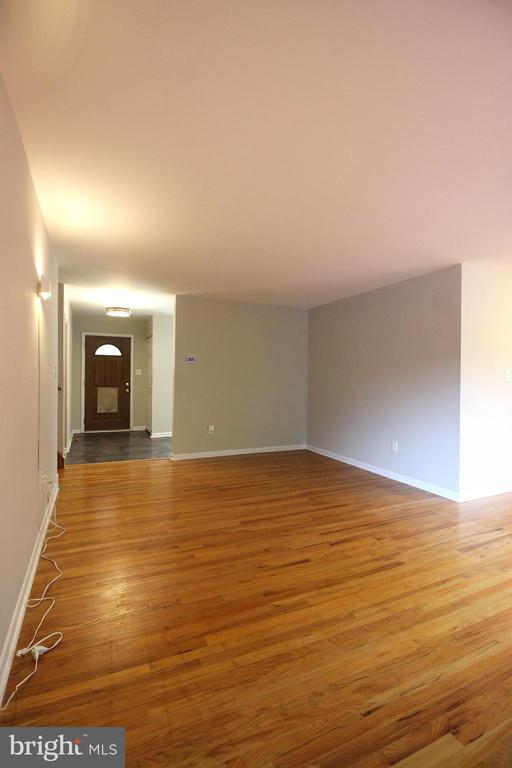 Foto del edificio - 6211 Duntley Ct