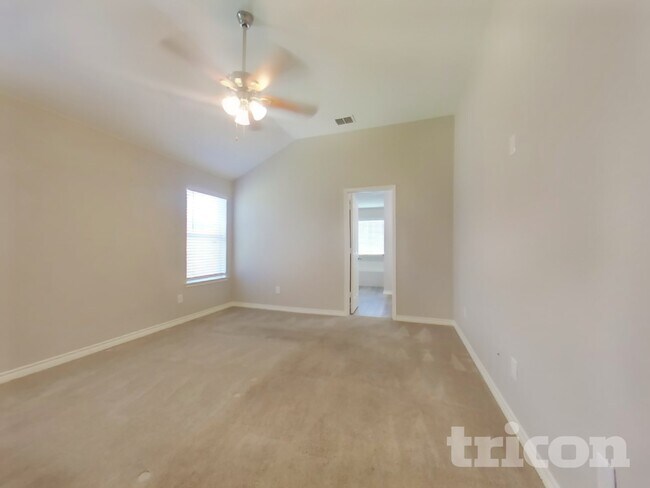 Building Photo - 909 Marist Dr