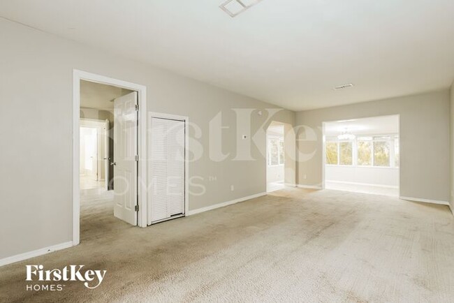 Building Photo - 1025 Sunrise Ct