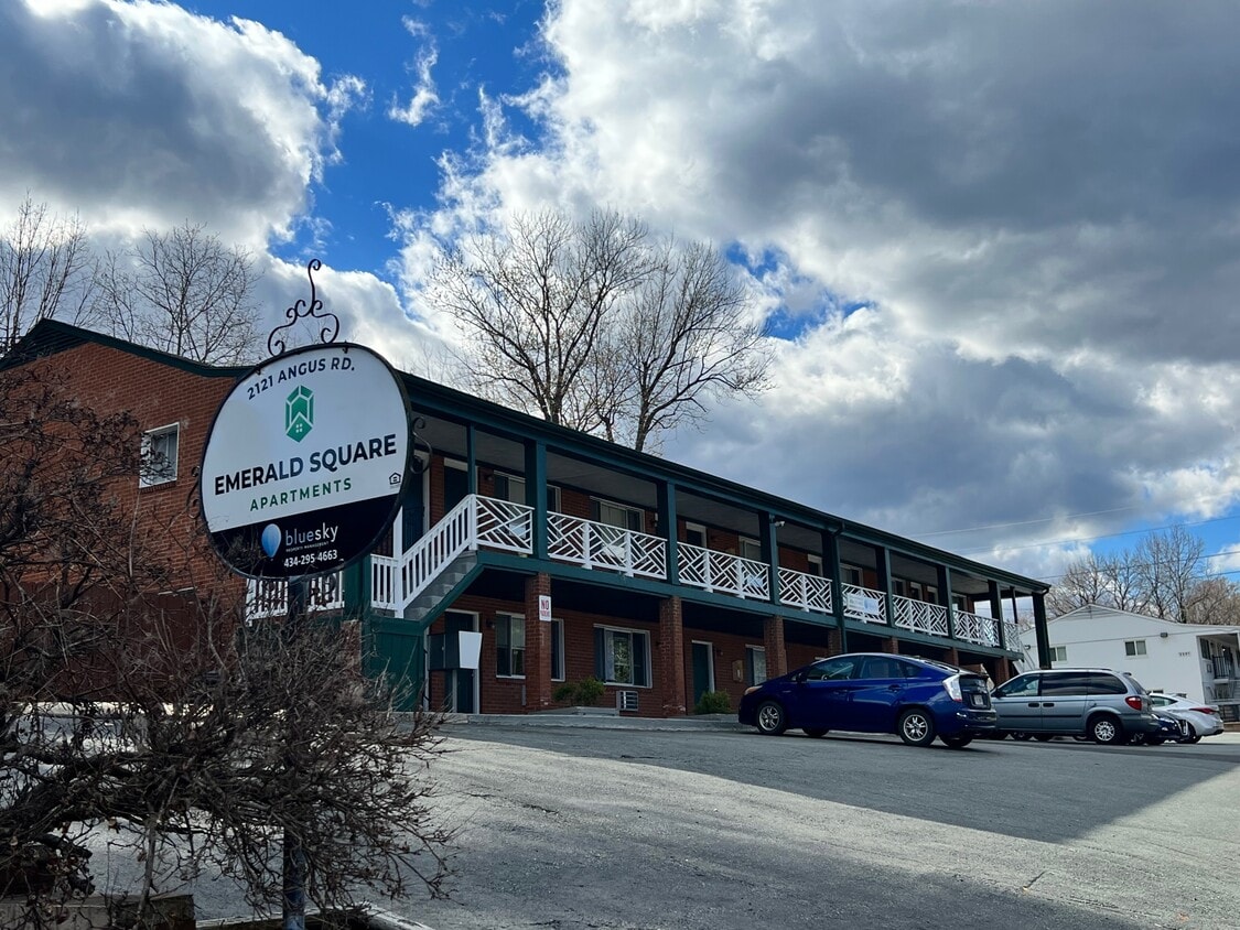 Primary Photo - Emerald Square