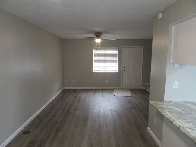 Building Photo - 2914 Sequoia Ave