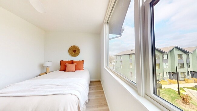 Building Photo - Professional Co-Living - Master Room Renta...