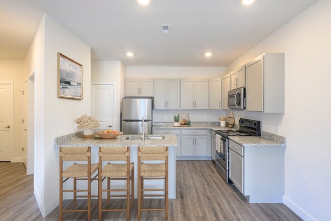 Building Photo - Riverside Apartments