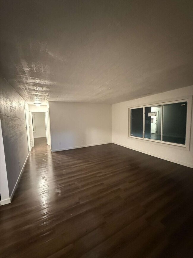 Foto del edificio - 1048 Langley Rd