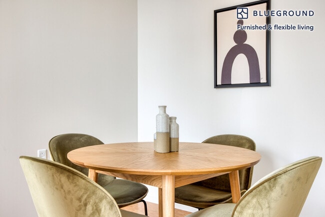 Foto del edificio - 632 Massachusetts Ave