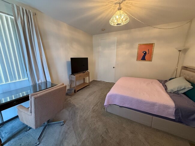 Building Photo - 1232 Mission Pl