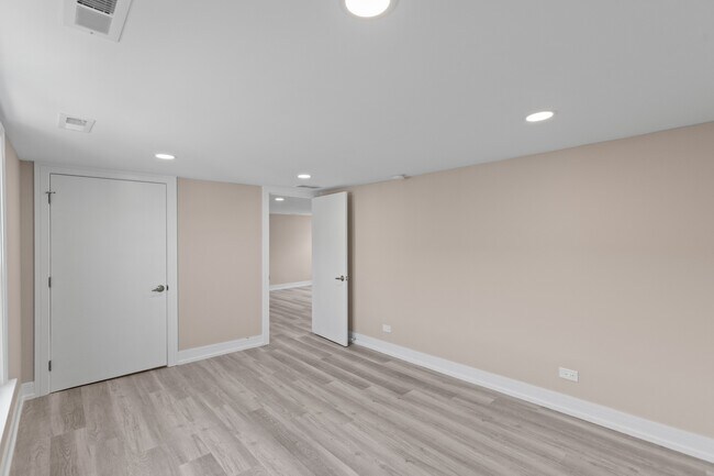 Building Photo - 2904 N 74th Ct