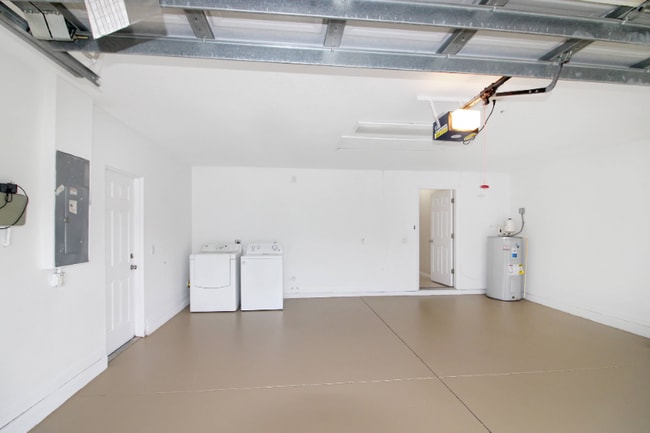 Foto del edificio - 3265 W Price Blvd