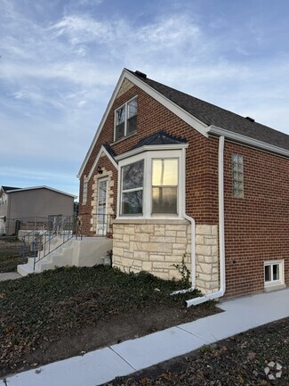 Building Photo - 2427 N Erie St