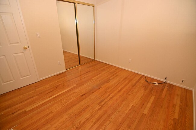Foto del edificio - Charming 4-Bedroom 2 bath 2 car garage Home in desirable San Jose Neighborhood