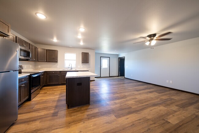 Foto del edificio - 633 4th Cir Dr SW
