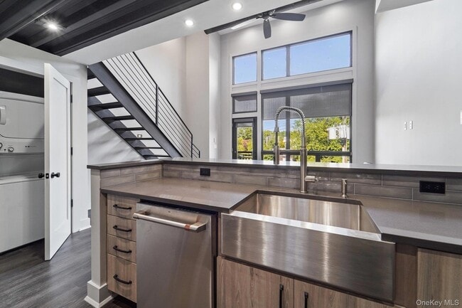 Photo - 172 E Prospect Ave Apartment