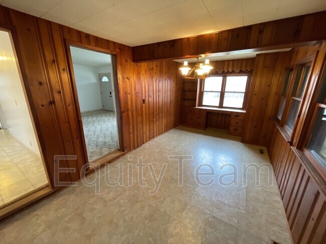 Building Photo - 10443 Burlington Rd