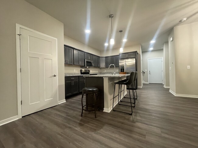 Open kitchen - 4856 Lacy Rd