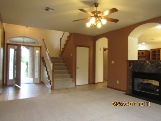Foto del edificio - TWO STORY HOME LOCATED IN THE SILVER CREEK...