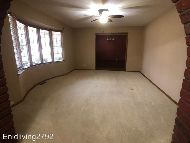 Building Photo - 3 br, 2.5 bath House - 2524 Edgewood
